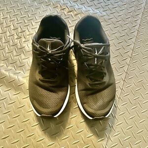 Nike Men's Black and White Athletic Shoes